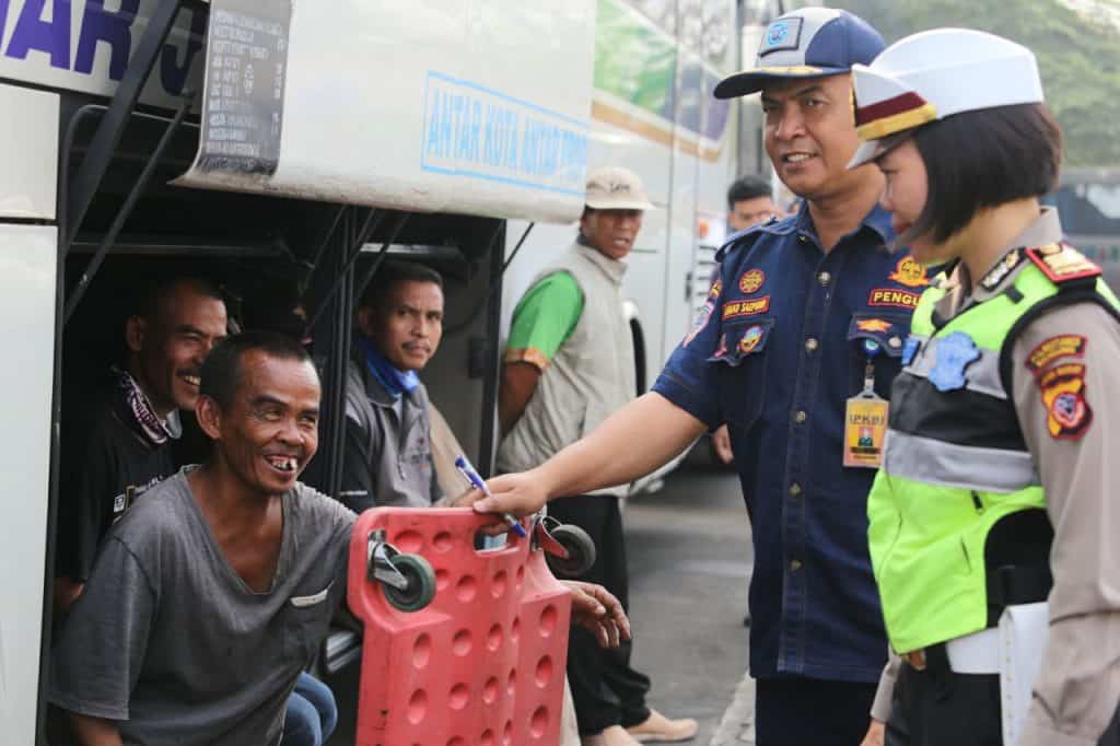 Polisi Cek Kesiapan Bus di Terminal Leuwipanjang