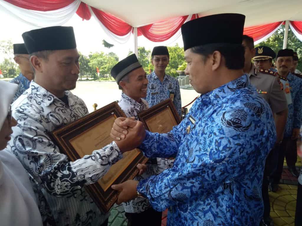 Dedikasi Seorang Honorer di Pelosok; ‘Yang Penting Murid Saya Pintar’