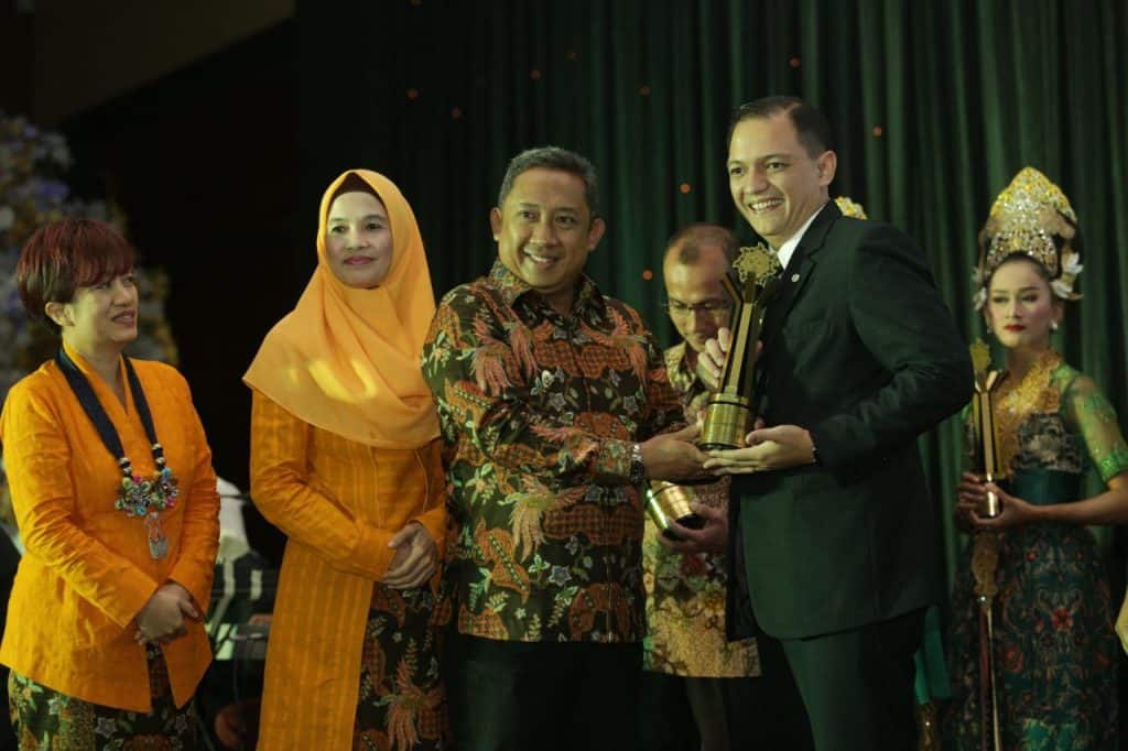 Pemkot Bandung Beri Anugerah Pesona Pariwisata ke Pelaku Usaha