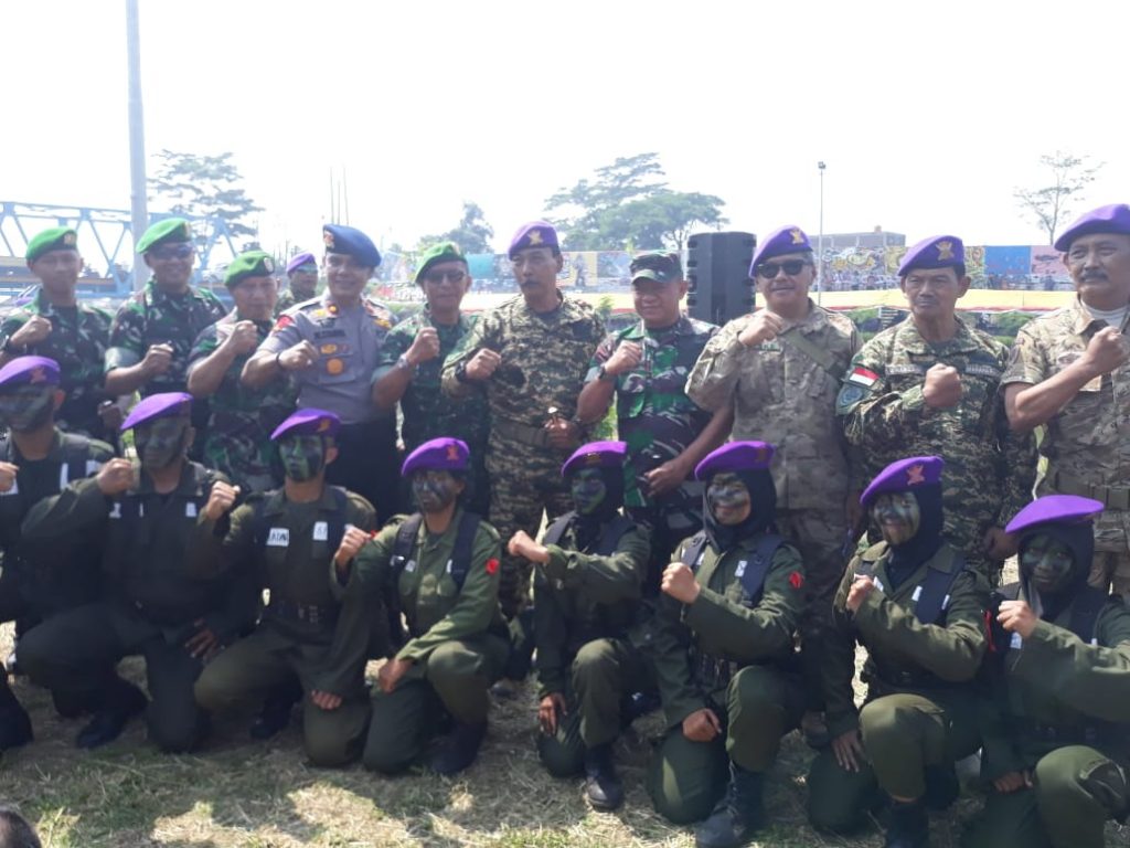 Diklatsar Kemiliteran Menwa Ditutup di Sungai Citarum