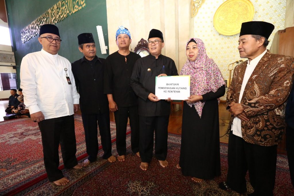 1.000 Gharimin Terbebas dari Rentenir