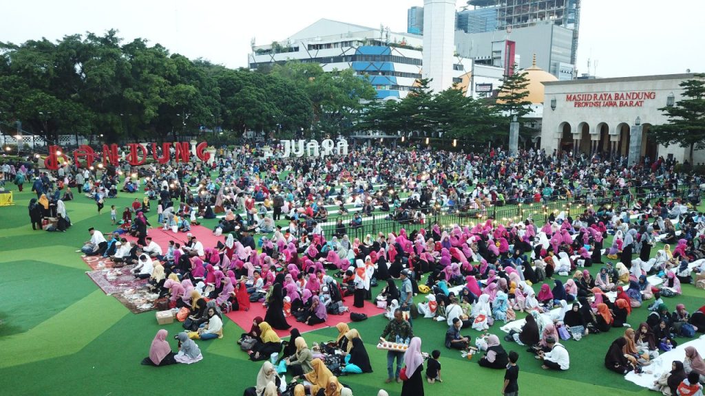 Pemkot Jaga Roh Alun-alun dan Masjid Agung Saat Ramadan