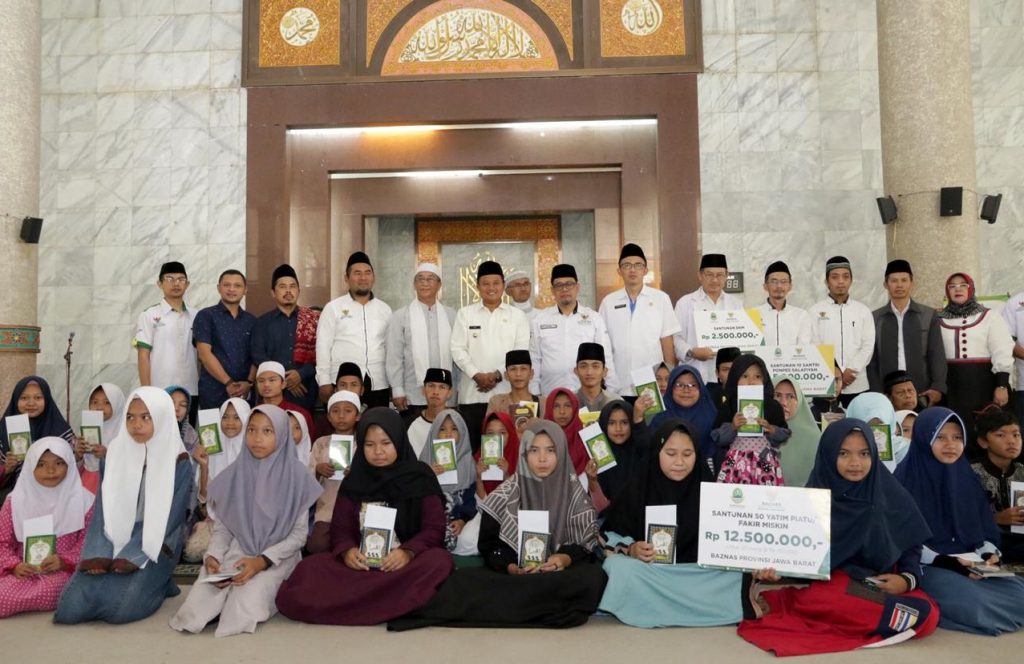 Pemprov Jabar Salurkan Rp 900 Juta untuk Kaum Duafa dan Yatim di Kab Bandung
