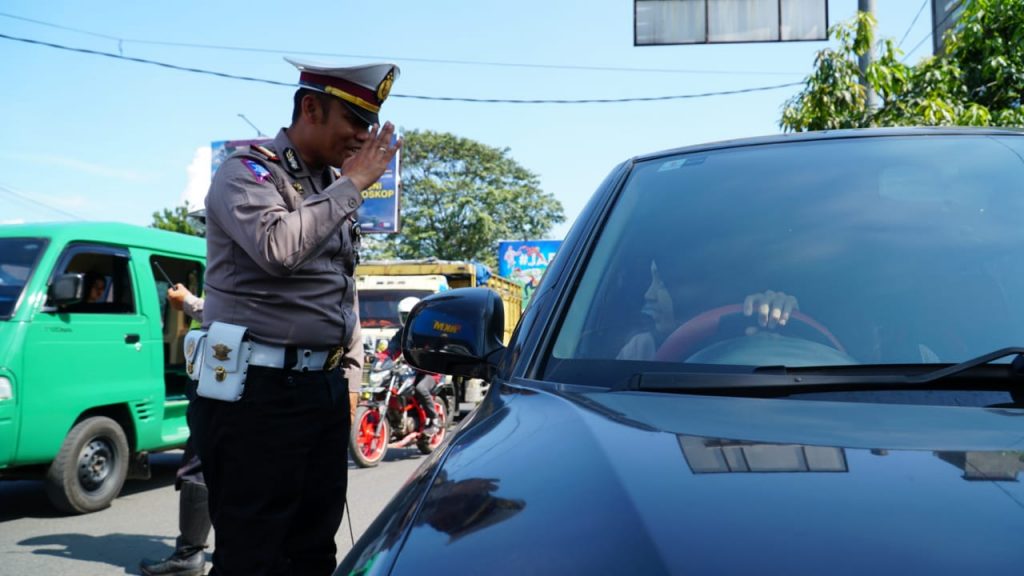 Polres Bandung Lakukan Penyekatan Massa