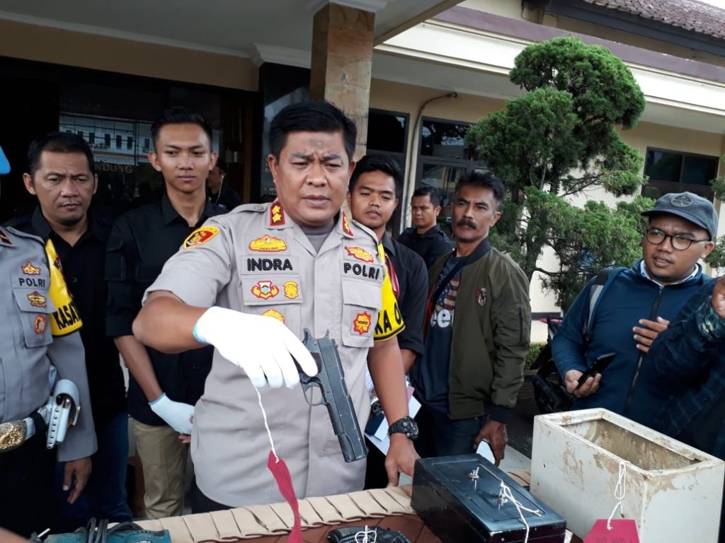 Polisi Tembak Perampok Pabrik Hilon Katapang