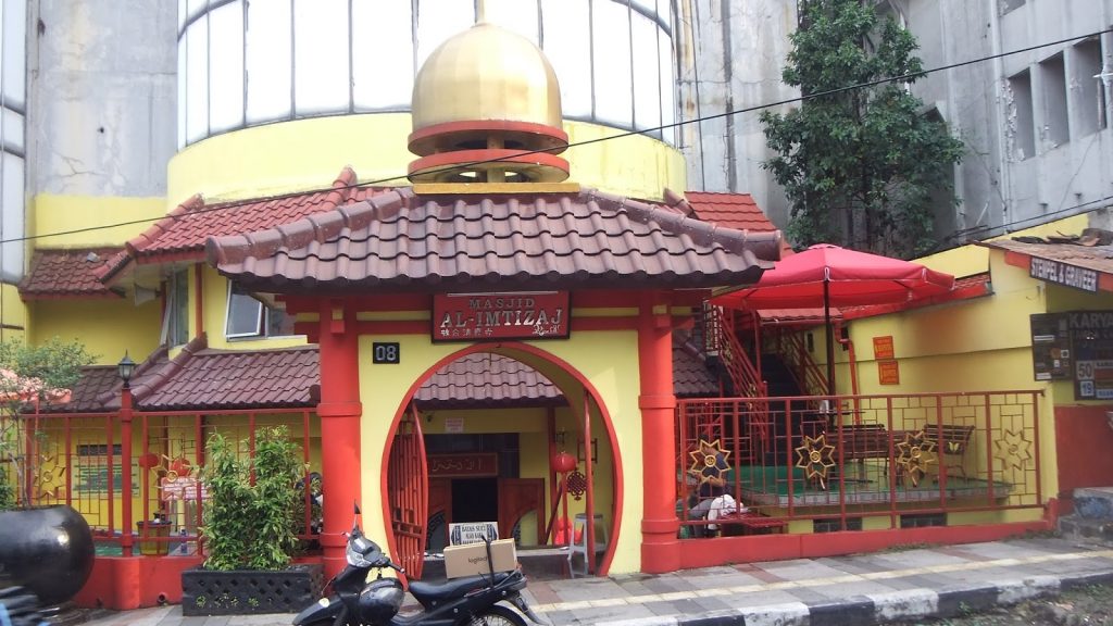 Rekam Jejak Akulturasi Muslim-Tionghoa di Dua Masjid di Kota Bandung