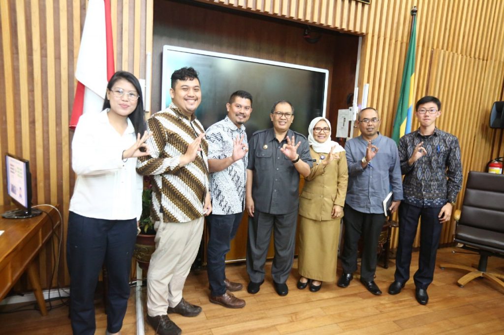 Pemkot-Qlue Rancang Aplikasi Pelaporan Warga Khusus Sampah