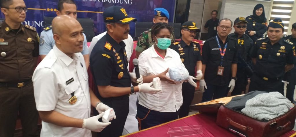Warga Afrika Selundupkan 1,5 Kg Sabu di Bandara Husein