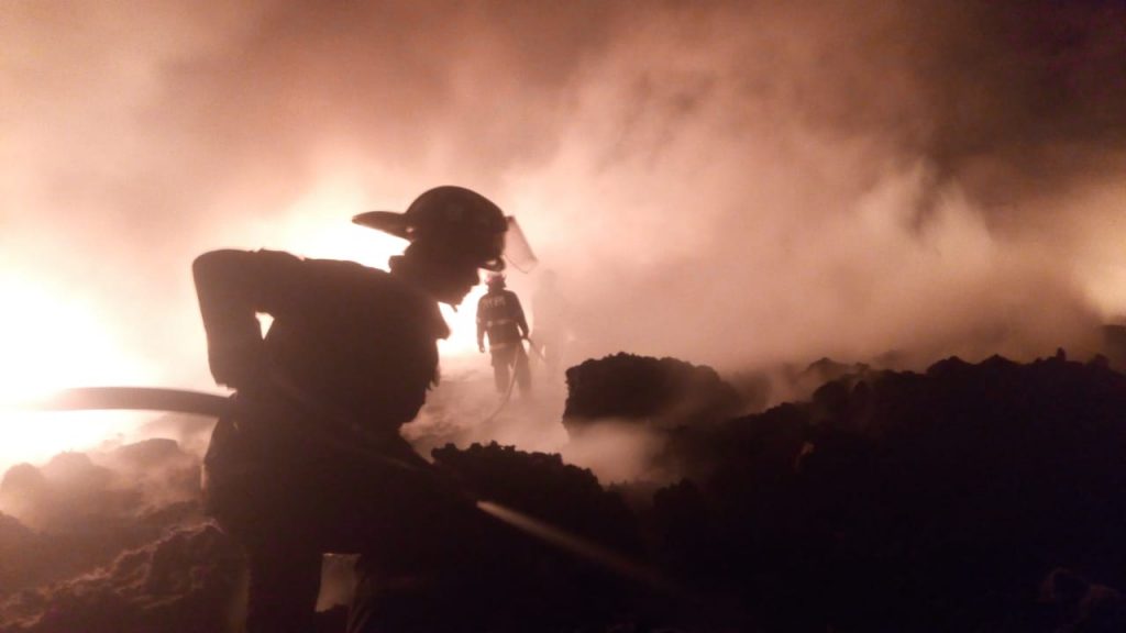 Gudang Benang Dekat SMPN 1 Margaasih Kebakaran