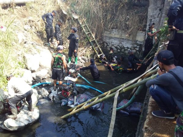 Satgas Citarum Harum Tutup 7 Saluran Limbah Siluman di Dayeuhkolot