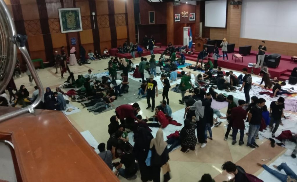 Ambulan Unisba Cuma Beri Pertolongan, Bukan Dukung