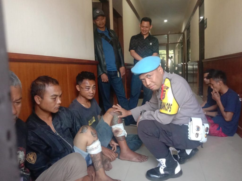 Pembacok Penjaga SPBU Ditembak Kakinya
