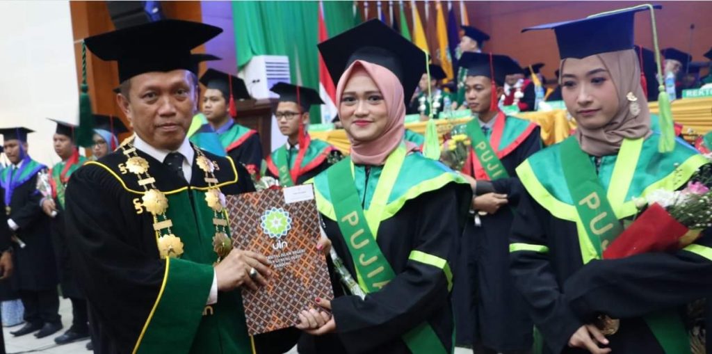 Rektor UIN SGD Bandung Lantik 1.516 Wisudawan