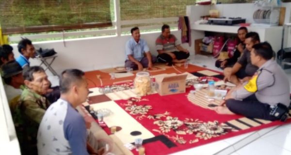 Bhabinkamtibmas Soreang Sosialisasikan Antisipasi Penyebaran Covid-19