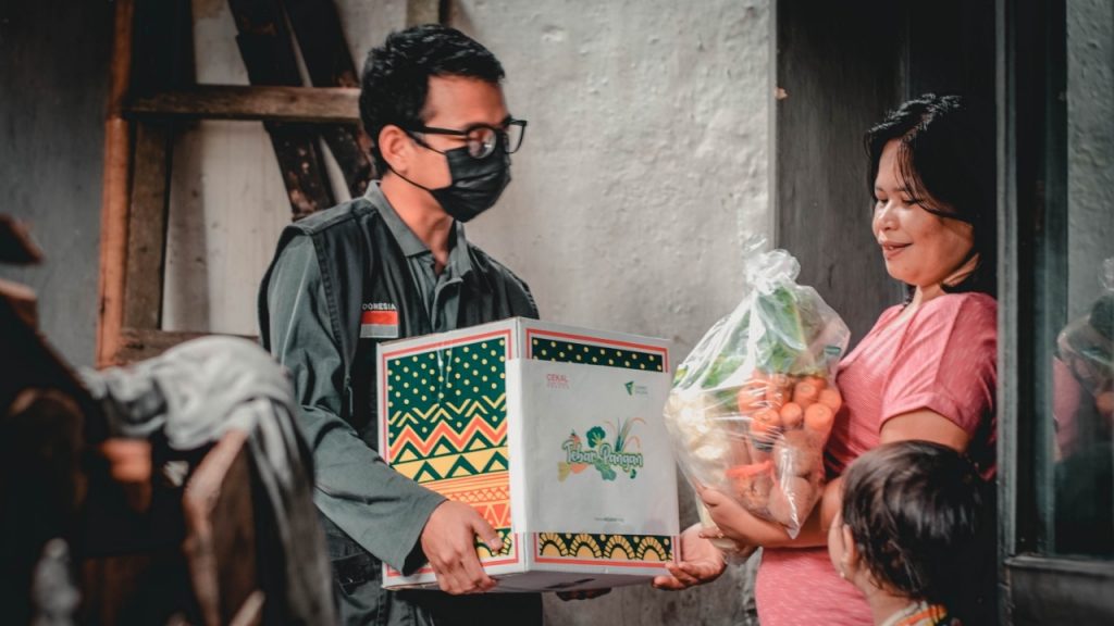 Dompet Dhuafa Jabar Bagikan Ratusan Paket Sembako