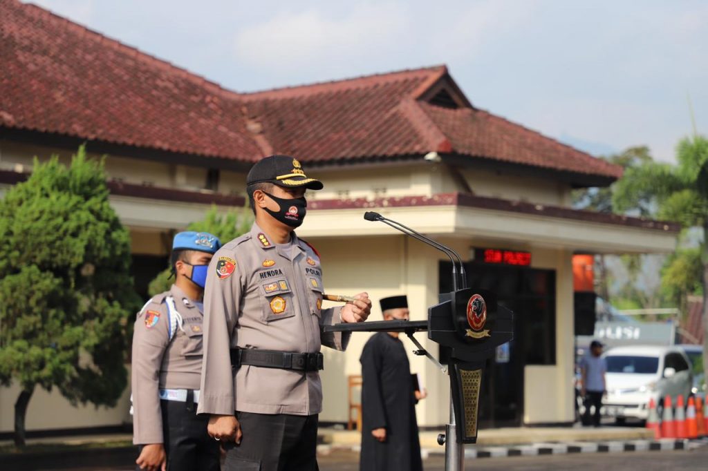 Kapolresta Bandung Pimpin Sertijab Kasat Lantas dan Kapolsek