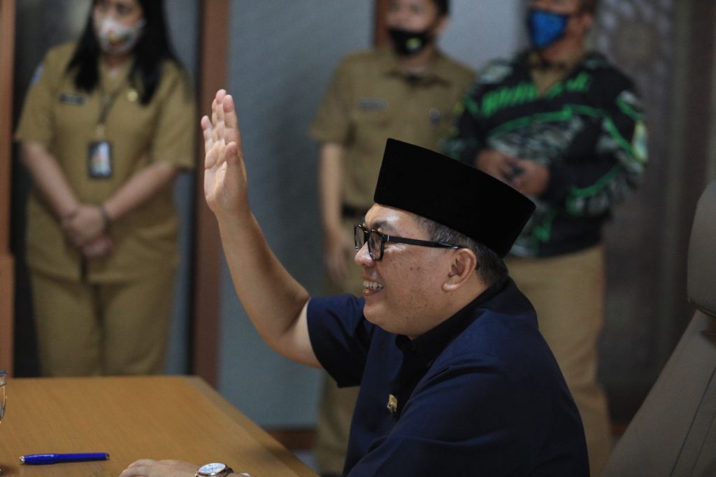 Mang Oded Beri Semangat Nakes Pengidap Covid-19