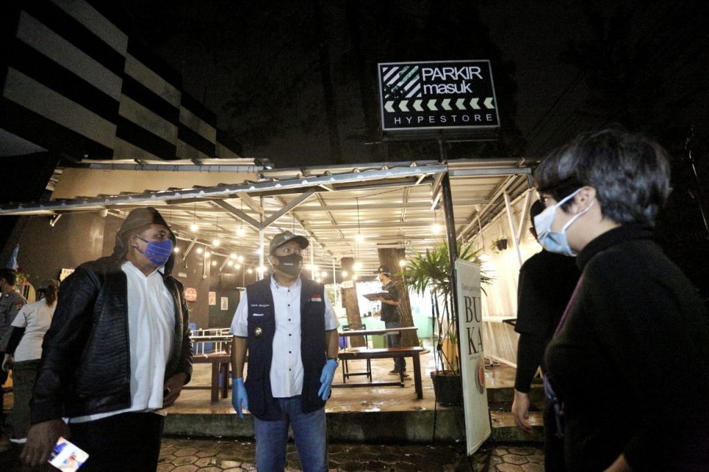 Lebih Jam Operasional, Pemkot Bandung Segel 2 Kafe