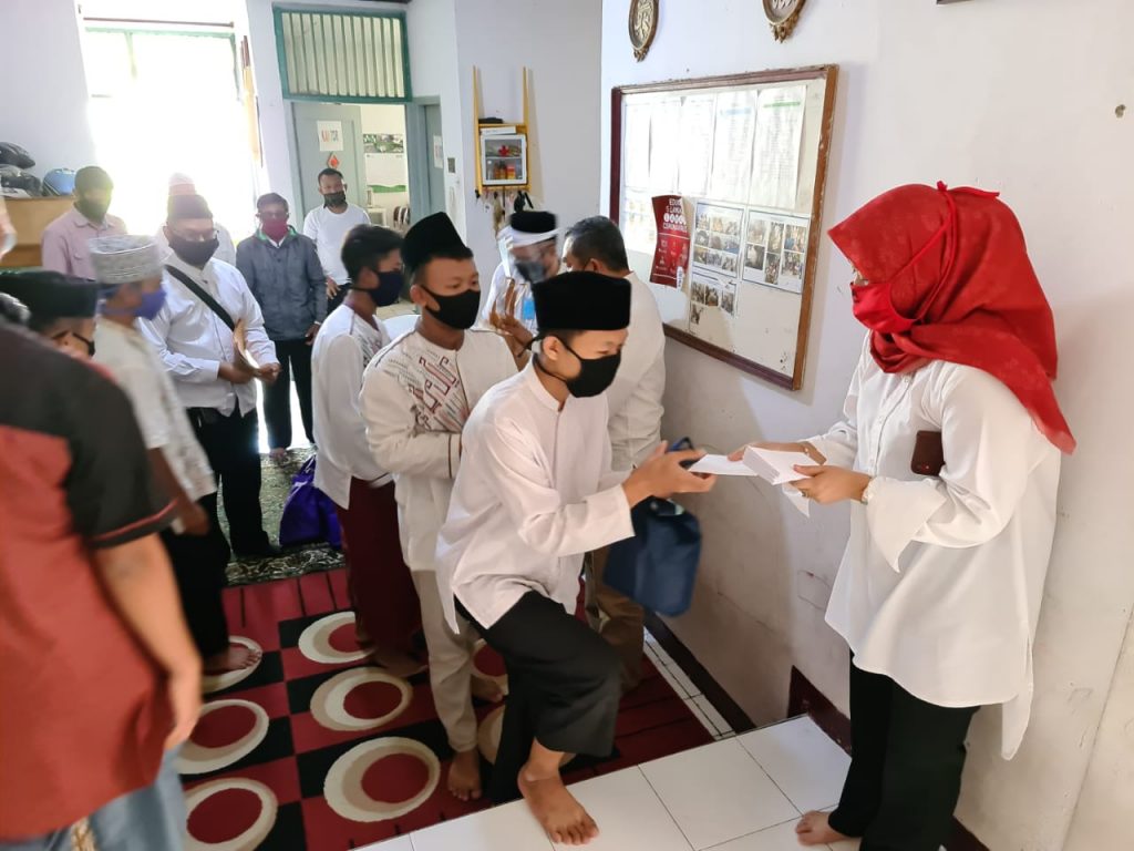 Al Masoem Grup Santuni Ratusan Dhuafa