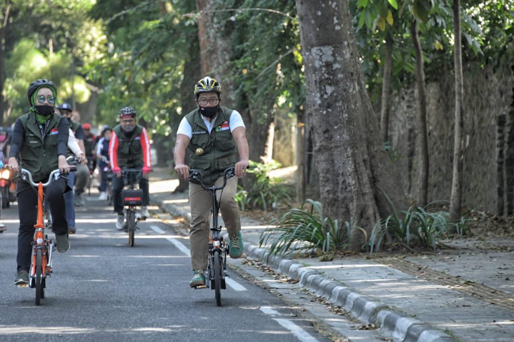 Gowes Bareng Gubernur, Jabar Bergerak Sosialisasi 3M dan Bagikan Masker