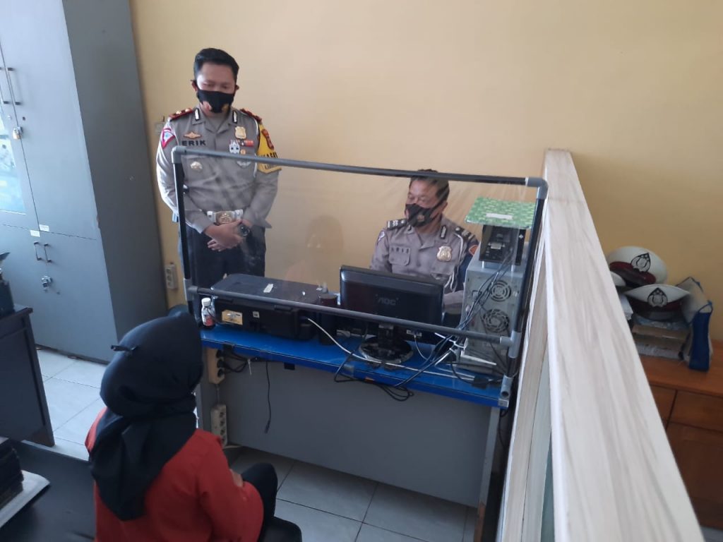 Satlantas Polresta Bandung Hadirkan Sekat Di Unit Laka Lantas