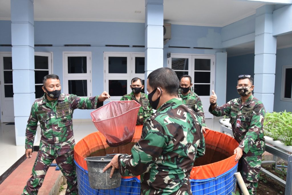 Staf Ahli Koharmatau Panen Lele dan Sayur Hidroponik