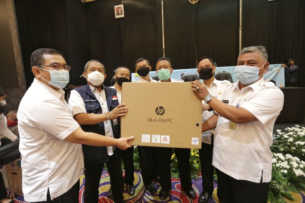 Tingkatkan Layanan SLRT, 151 Kelurahan Terima Bantuan Komputer