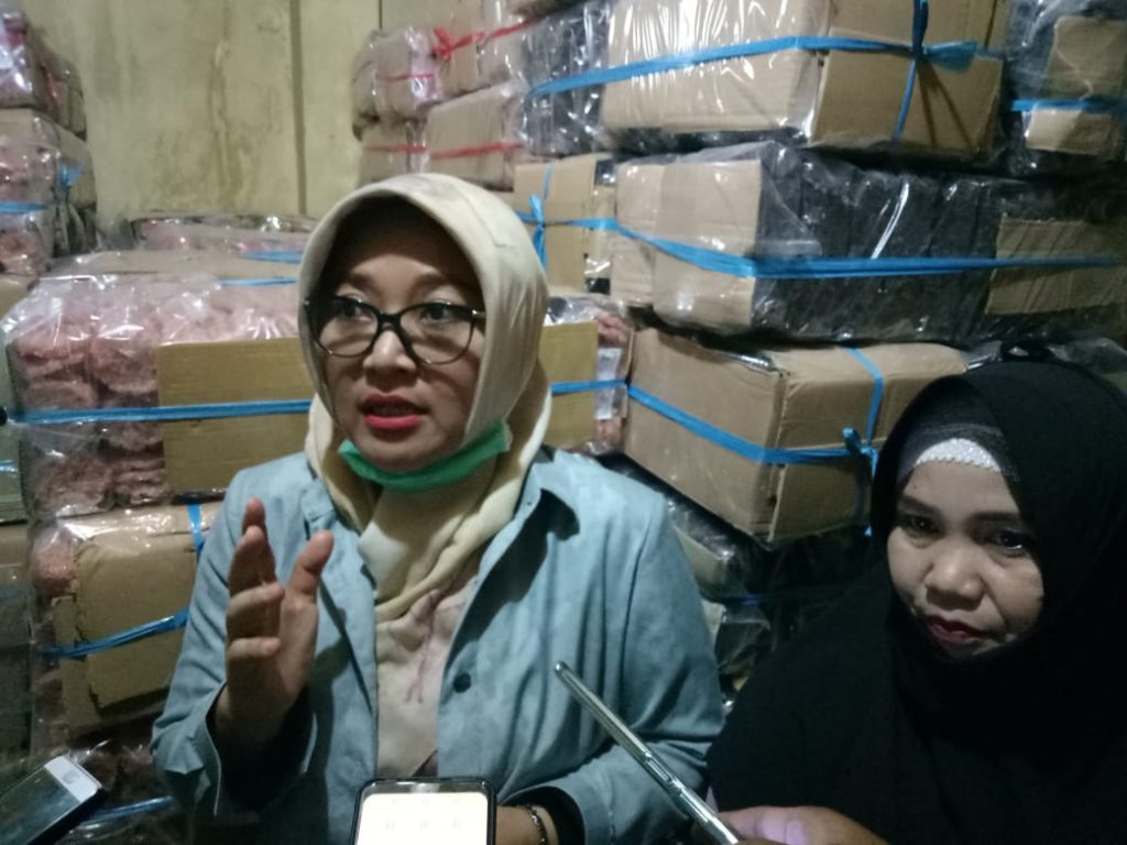 Teh Nia Ingin Jaga Eksistensi Usaha Rengginang Cikancung