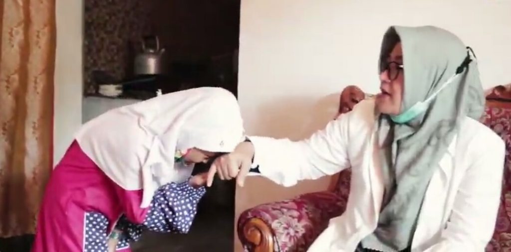 Teh Nia Kunjungi Warga yang Dikatai Kasar Ade Londok