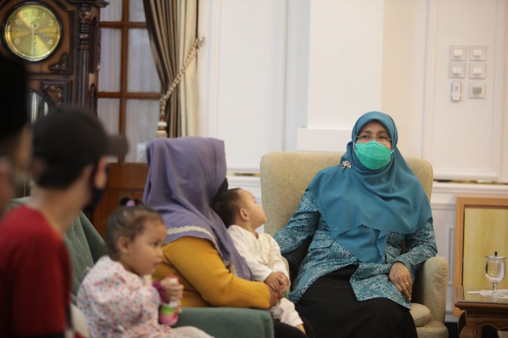 Dibantu Umi Siti, Rika Senang Seperti Mimpi