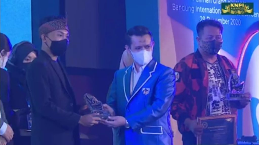 Damas Raih KNPI Awards