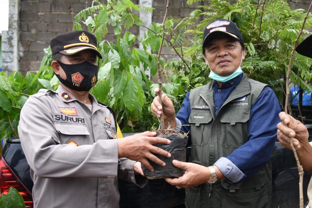 Pemkab Bandung Hijaukan Area Tangga Seribu