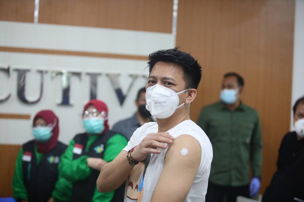 Vaksinasi Covid-19, Ariel Noah: Saya Maju Duluan