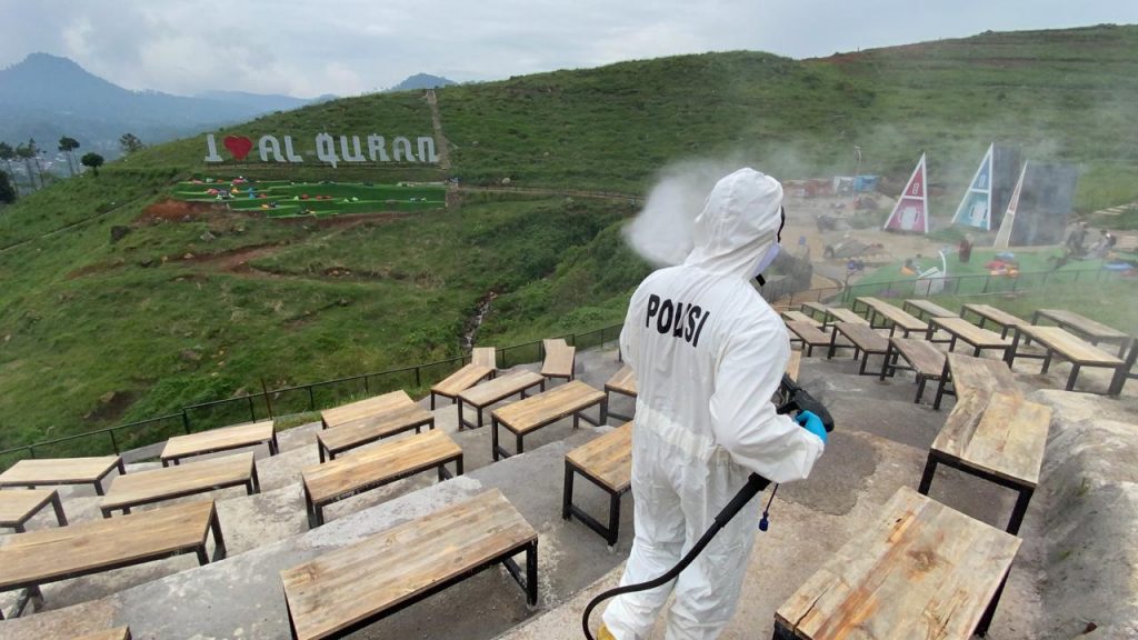 Cicalengka Dream Land Semprot Disinfektan Area Wisata