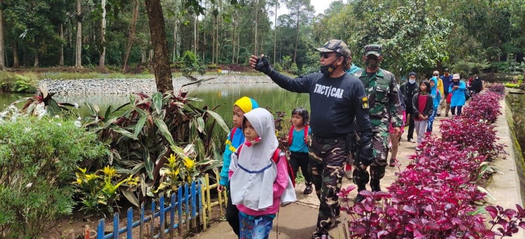 Satgas 1 Sosialisasi Citarum Harum ke Komunitas Anak Kampung Madur