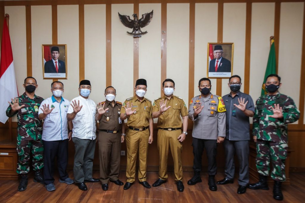 Pemkab Bandung Lakukan Penyekatan di Jalur Wisata