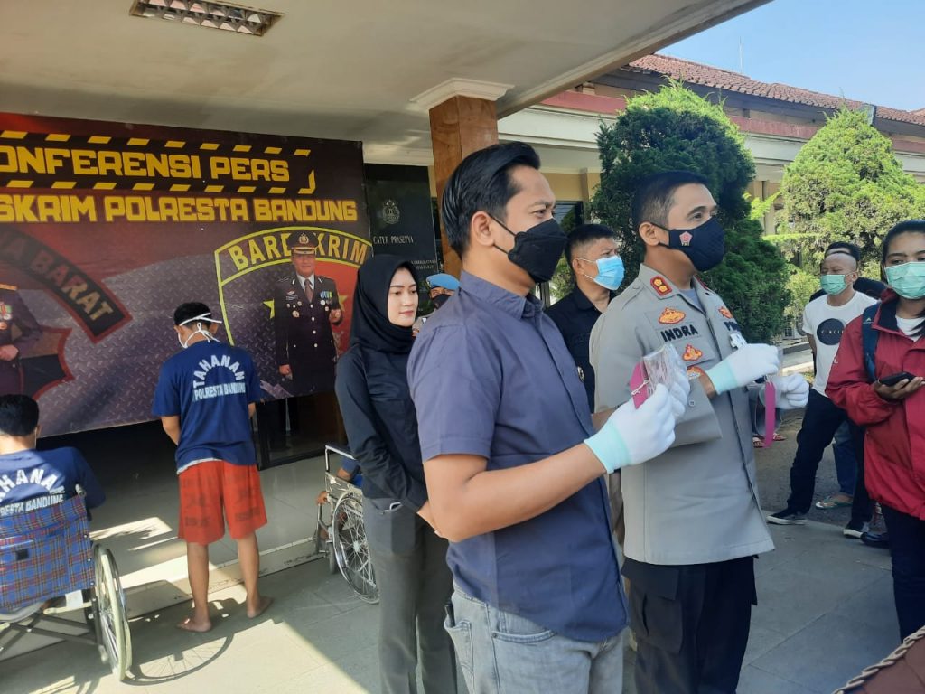 Modus Gembosi Ban Mobil, Rp250 Juta Raib