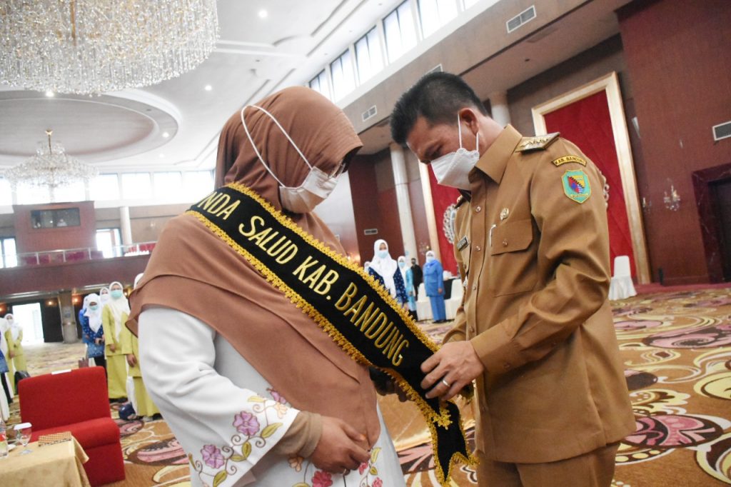 Bupati Bandung Lantik Emma Dety Jadi Bunda Salud