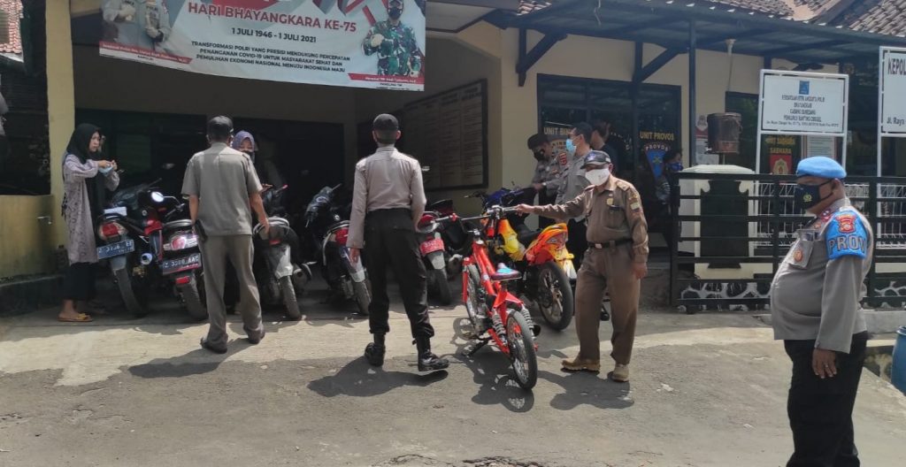 Polsek Cibugel Tertibkan Knalpot Bising