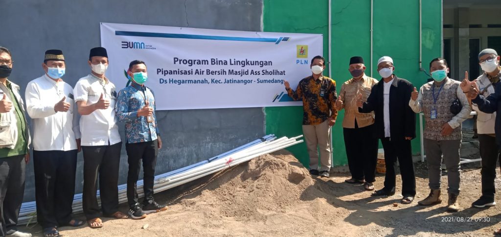Bina Lingkungan, PLN UP3 Sumedang Santuni Anak Yatim dan Bantu Sarana Air Bersih