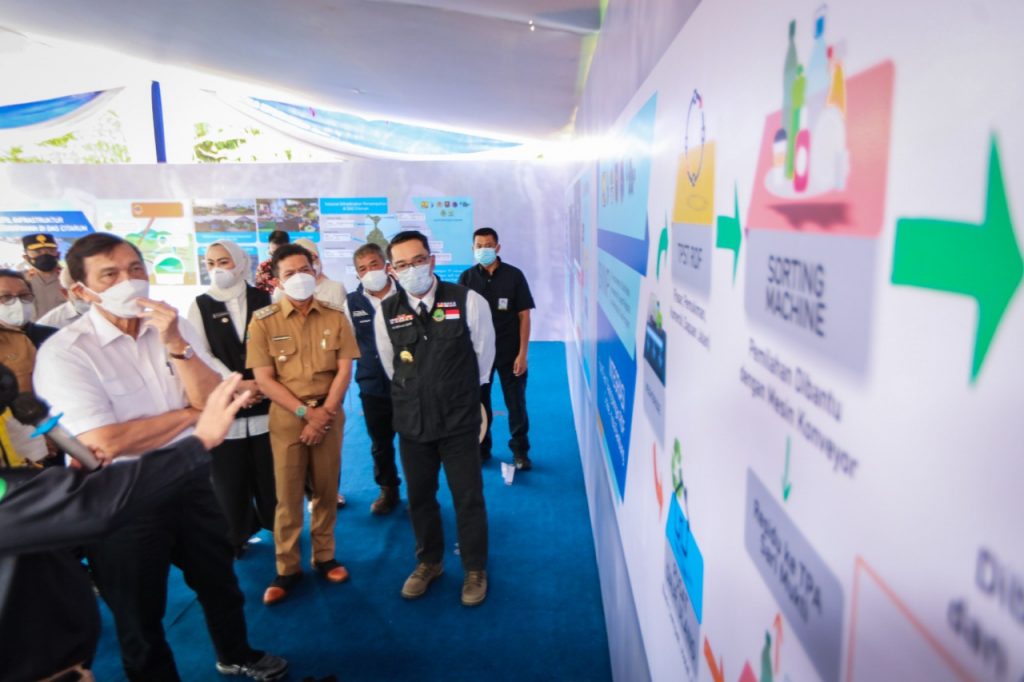 Bupati Bandung Dampingi Menko Marves Tinjau TPSA Cicabe