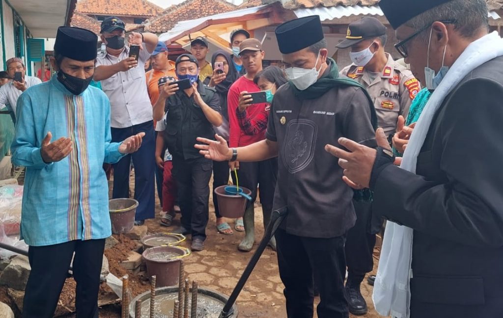 Bangun Masjid Agung Mahmud, Bupati Bandung Spontan Sumbang Gajinya