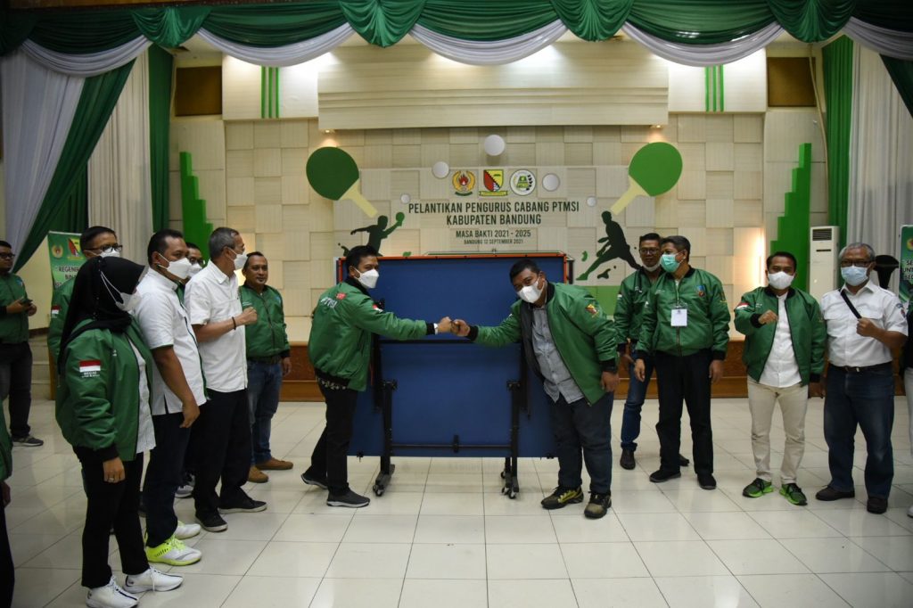 Gali Atlet Tenis Meja Berprestasi, Bupati Bandung Lantik PTMSI