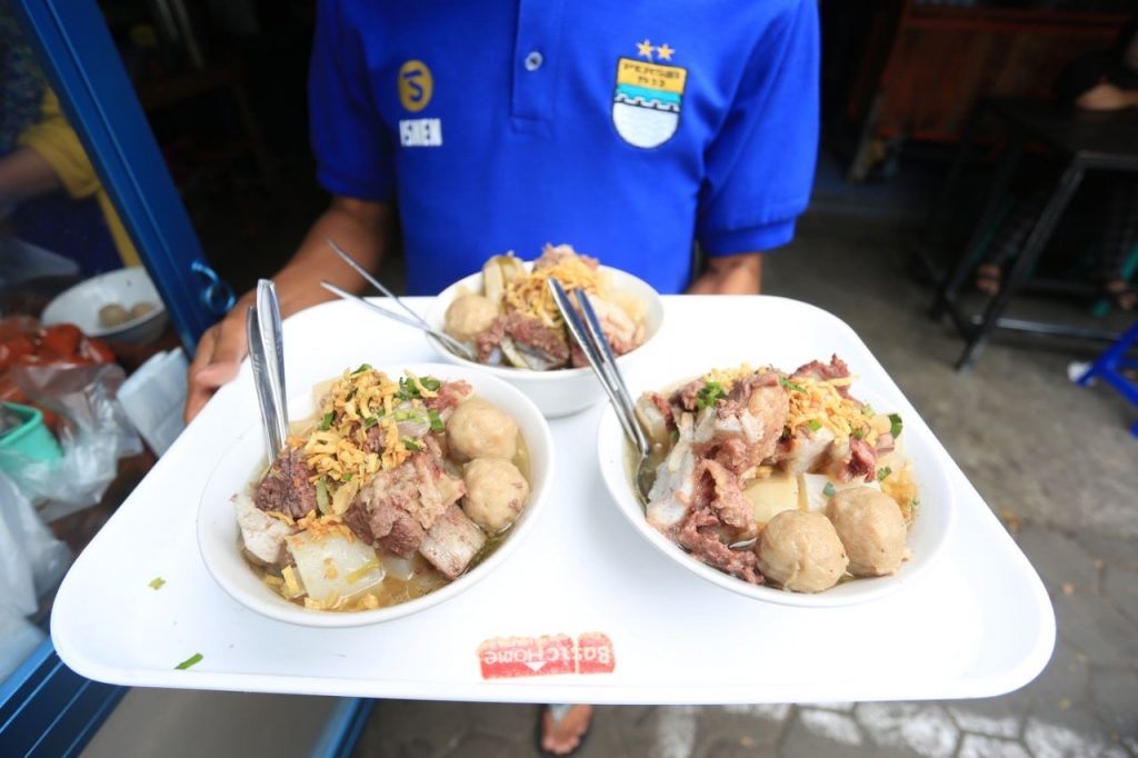 Kota Bandung Masuk 10 Kota Kuliner Terbaik di Dunia, Nih Sajian Mie Kocoknya