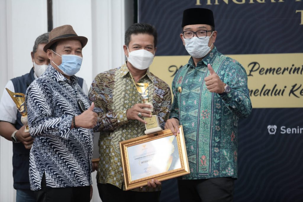 Bupati Bandung Raih Anugerah Keterbukaan Informasi Publik
