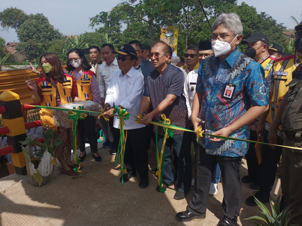 Jembatan Gantung di Atas Sungai Citarum Mempermudah Aktivitas Masyarakat