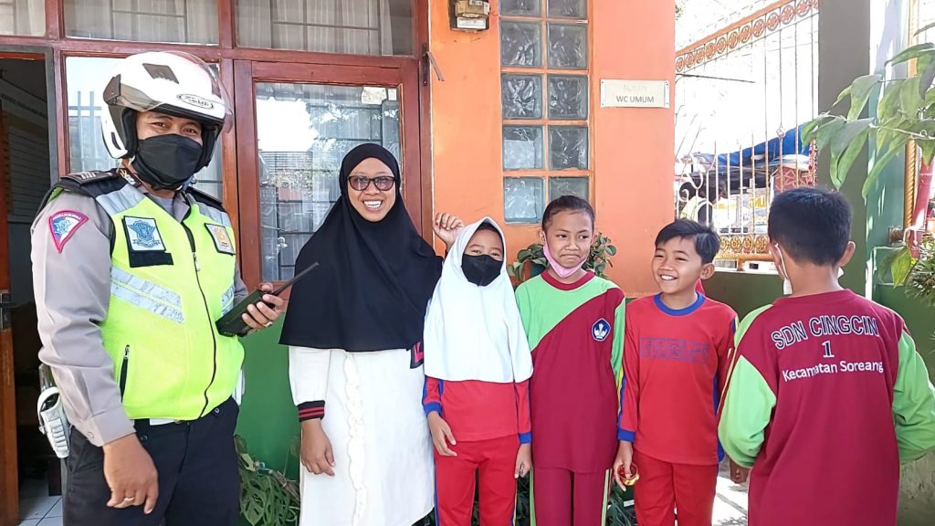 Respon Cepat, Satlantas Polresta Bandung Temukan Angkot yang Membawa Anak SD di Soreang