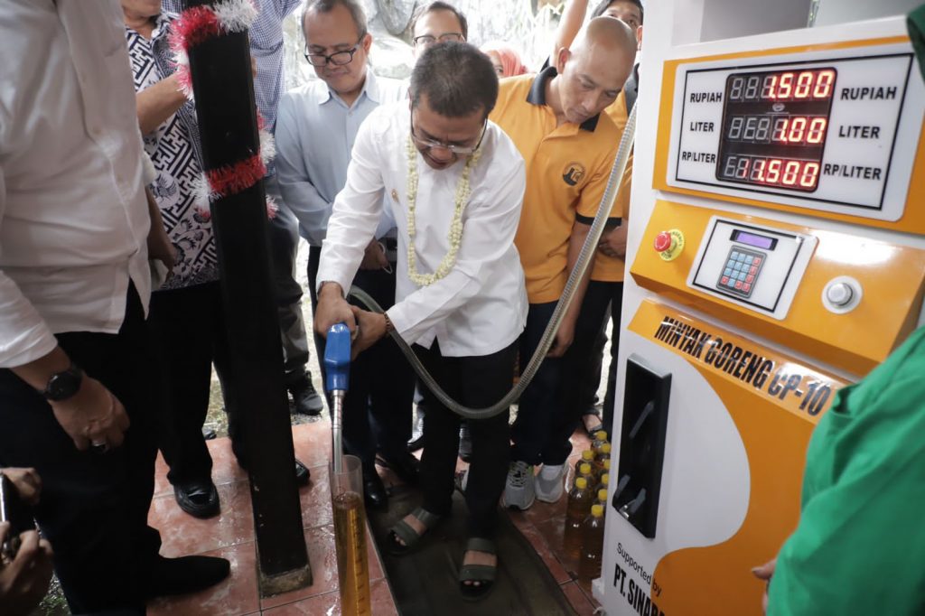 Bupati Bandung Launching Pom Mini Minyak Goreng Curah Untuk Meningkatkan Kesejahteraan Masyarakat