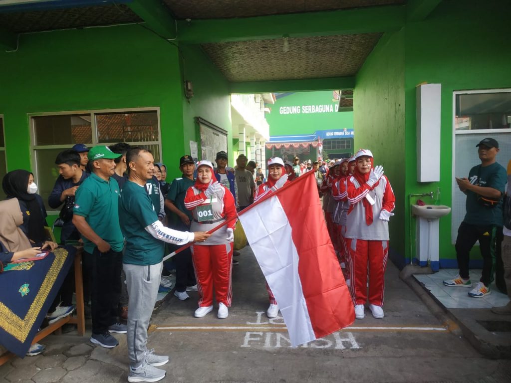 1000 Warga Desa Solokanjeruk Ikuti Gerak Jalan Santai