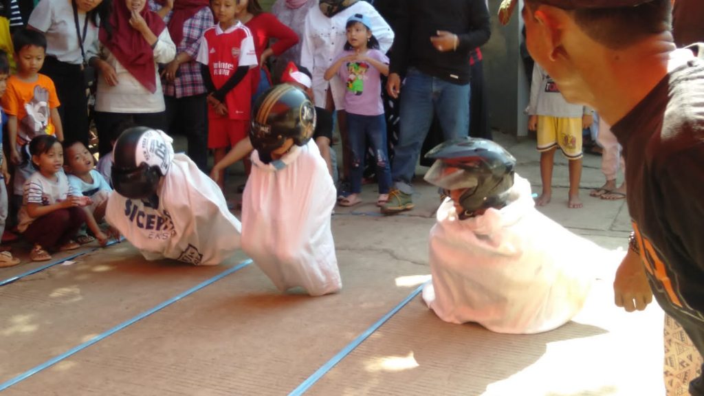 Semarak HUT ke-77 Kemerdekaan RI, Puluhan Anak-anak Ikuti Lomba Balap Karung